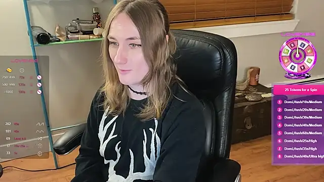 Snapshot of luluvaladon chatting on 02.16.25 luluvaladon online show from 02.16.25