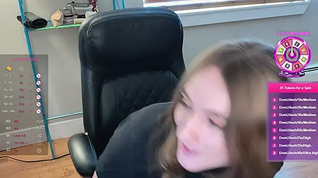 Snapshot of luluvaladon chatting on 02.22.25 luluvaladon online show from 02.22.25