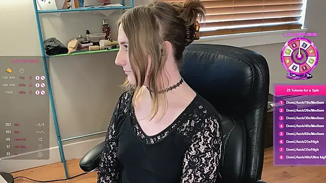 Snapshot of luluvaladon chatting on 02.25.25 luluvaladon online show from 02.25.25