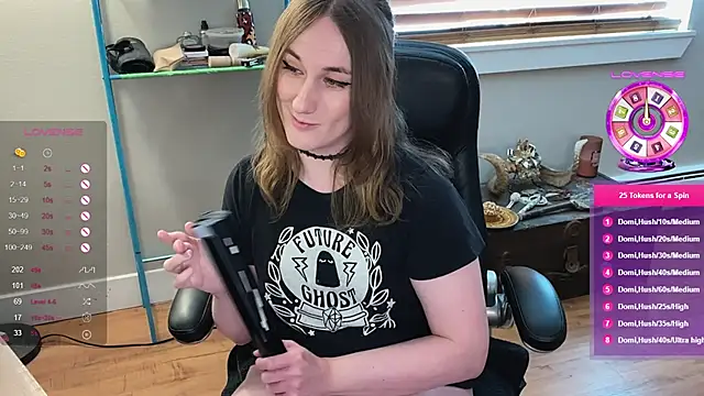 Snapshot of luluvaladon chatting on 02.28.25 luluvaladon online show from 02.28.25