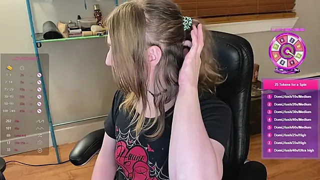 Snapshot of luluvaladon chatting on 03.03.25 luluvaladon online show from 03.03.25