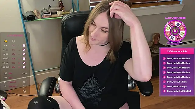 Snapshot of luluvaladon chatting on 03.03.25 luluvaladon online show from 03.03.25