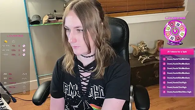 Snapshot of luluvaladon chatting on 03.07.25 luluvaladon online show from 03.07.25