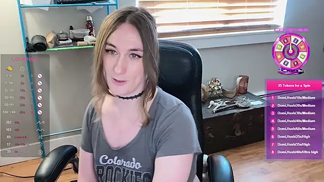 Snapshot of luluvaladon chatting on 03.10.25 luluvaladon online show from 03.10.25