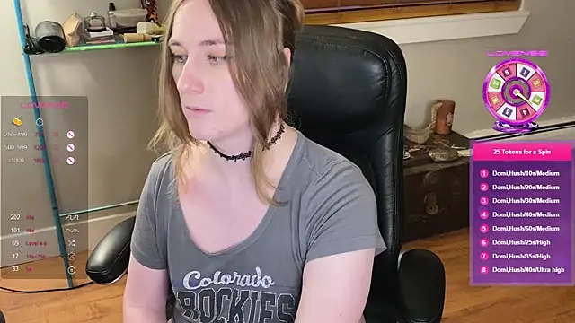 Snapshot of luluvaladon chatting on 03.11.25 luluvaladon online show from 03.11.25