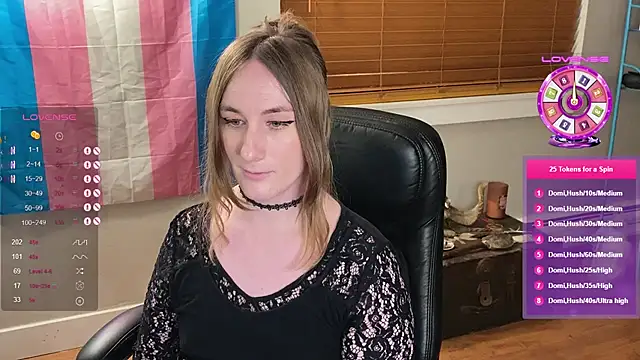 Snapshot of luluvaladon chatting on 03.13.25 luluvaladon online show from 03.13.25