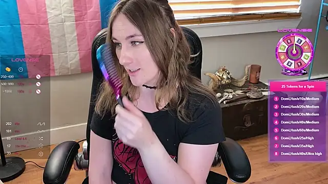 Snapshot of luluvaladon chatting on 03.15.25 luluvaladon online show from 03.15.25