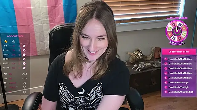 Snapshot of luluvaladon chatting on 03.18.25 luluvaladon online show from 03.18.25