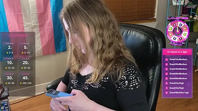 Snapshot of luluvaladon chatting on 10.07.25 luluvaladon online show from 10.07.25