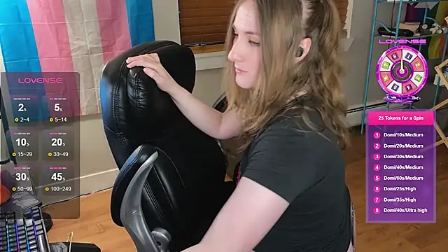 Snapshot of luluvaladon chatting on 10.09.25 luluvaladon online show from 10.09.25