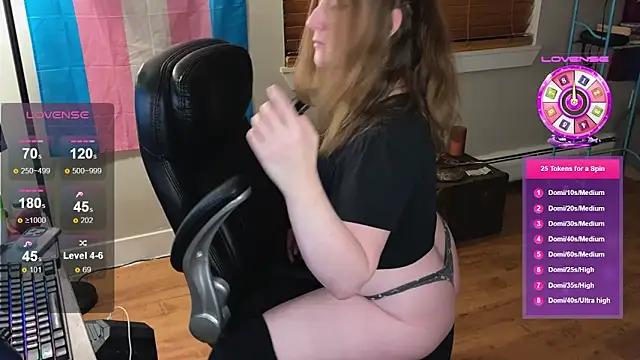 Snapshot of luluvaladon chatting on 10.24.25 luluvaladon online show from 10.24.25