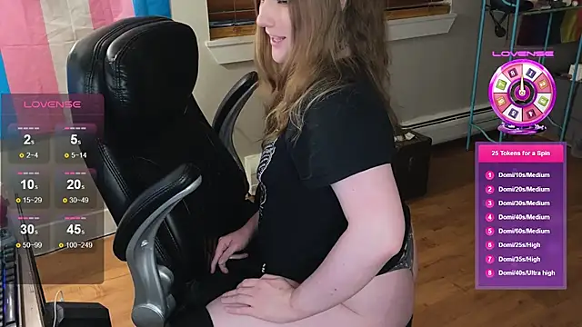 Snapshot of luluvaladon chatting on 11.12.25 luluvaladon online show from 11.12.25