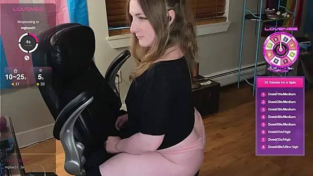 Snapshot of luluvaladon chatting on 11.13.25 luluvaladon online show from 11.13.25