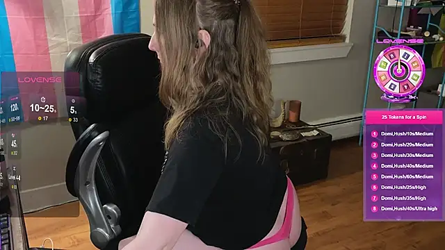 Snapshot of luluvaladon chatting on 11.21.25 luluvaladon online show from 11.21.25