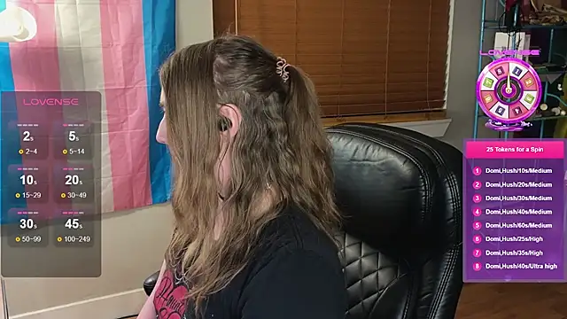 Snapshot of luluvaladon chatting on 11.30.25 luluvaladon online show from 11.30.25