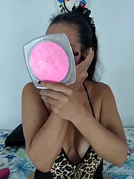 YOURSDEBORA online show from 10.28.25