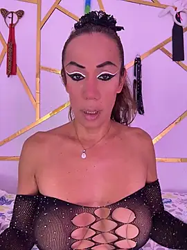 YOURSDEBORA online show from 04.30.26