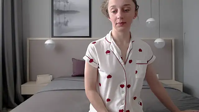 ShySchoolGirl online show from 10.08.25