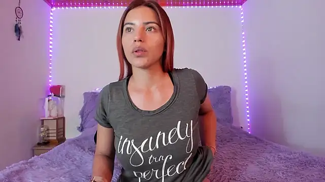 Snapshot of Arenne_rouse chatting on 01.06.26 Arenne rouse online show from 01.06.26