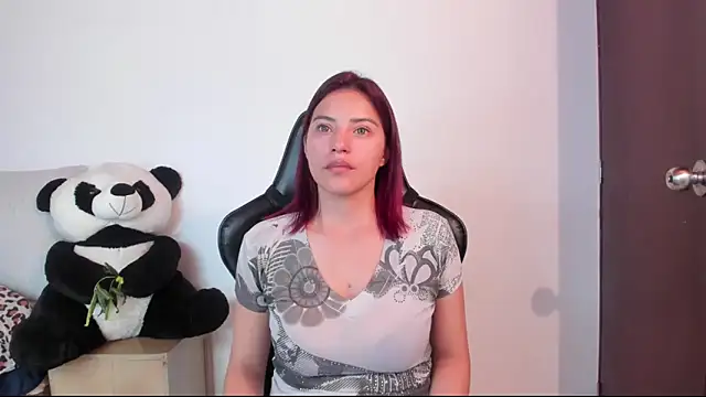 Snapshot of Arenne_rouse chatting on 03.25.26 Arenne rouse online show from 03.25.26