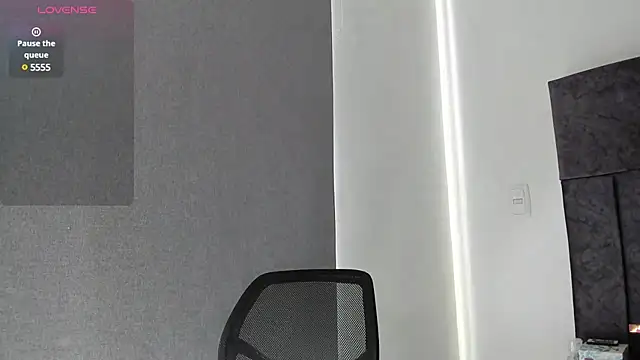 Snapshot of MarcellaGriffin chatting on 02.13.25 MarcellaGriffin online show from 02.13.25