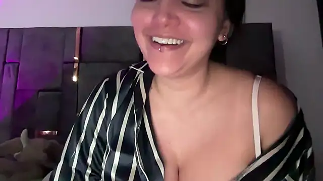 Snapshot of MarcellaGriffin chatting on 03.23.25 MarcellaGriffin online show from 03.23.25