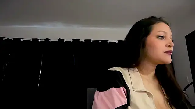 Snapshot of MarcellaGriffin chatting on 10.13.25 MarcellaGriffin online show from 10.13.25