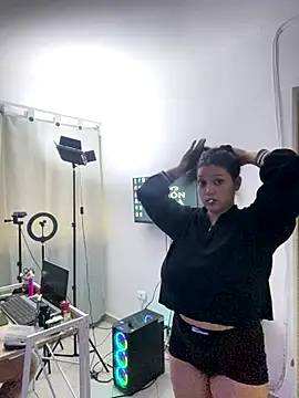 Snapshot of MarcellaGriffin chatting on 11.29.25 MarcellaGriffin online show from 11.29.25