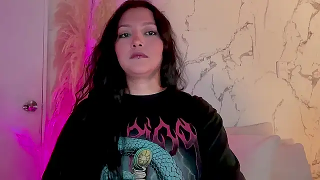Snapshot of MarcellaGriffin chatting on 06.23.26 MarcellaGriffin online show from 06.23.26