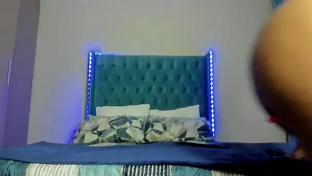 Snapshot of BlueberryDiamond chatting on 01.18.25 BlueberryDiamond online show from 01.18.25