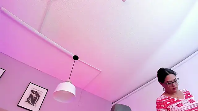 Inndrahot online show from 12.13.24