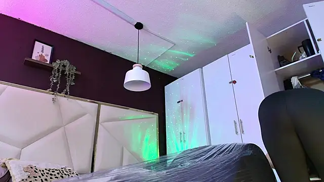 Inndrahot online show from 11.02.25