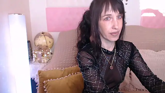 Snapshot of -carla- chatting on 12.11.24 -carla- online show from 12.11.24