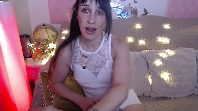 Snapshot of -carla- chatting on 12.16.24 -carla- online show from 12.16.24