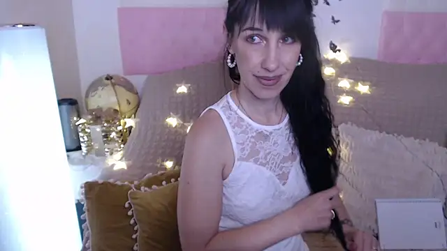 Snapshot of -carla- chatting on 12.22.24 -carla- online show from 12.22.24