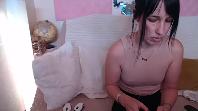 Snapshot of -carla- chatting on 10.08.25 -carla- online show from 10.08.25