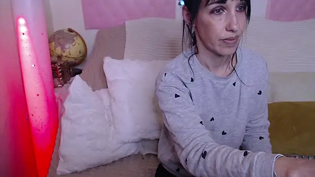 Snapshot of -carla- chatting on 10.31.25 -carla- online show from 10.31.25