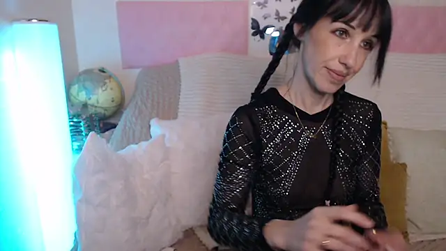 Snapshot of -carla- chatting on 11.03.25 -carla- online show from 11.03.25