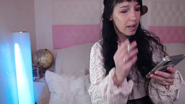 Snapshot of -carla- chatting on 11.19.25 -carla- online show from 11.19.25