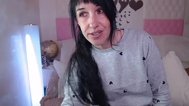 Snapshot of -carla- chatting on 11.20.25 -carla- online show from 11.20.25