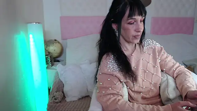 Snapshot of -carla- chatting on 11.23.25 -carla- online show from 11.23.25