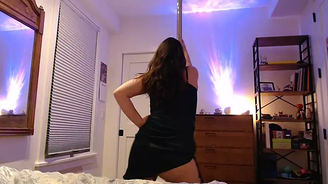 Snapshot of ananattania chatting on 11.24.25 ananattania online show from 11.24.25