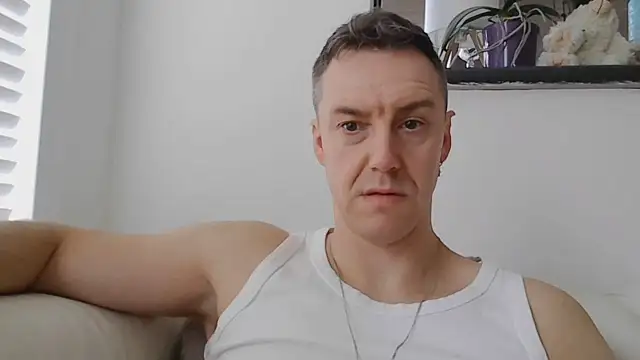 Snapshot of ploki2180 chatting on 03.29.26 ploki2180 online show from 03.29.26