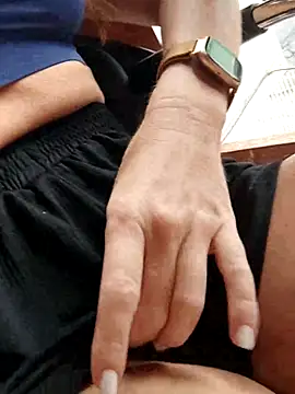 LilliThelo online show from 02.22.25