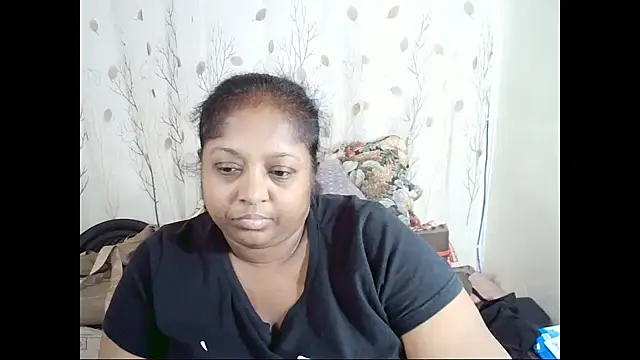 Snapshot of Indiantasha chatting on 11.17.25 Indiantasha online show from 11.17.25