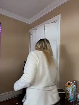 LittleMissEeve online show from 02.15.25