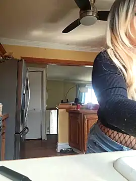 LittleMissEeve online show from 03.18.25