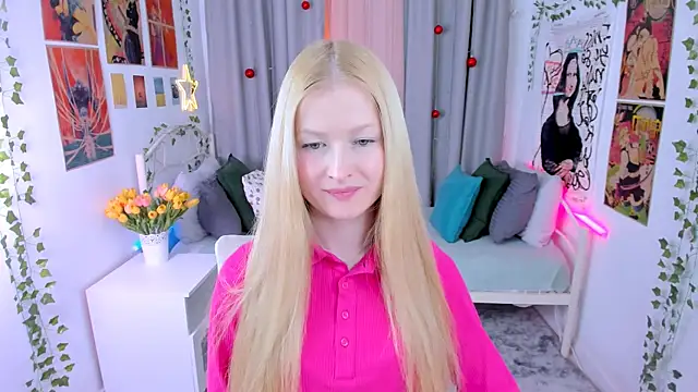 Laly Peach online show from 12.13.24