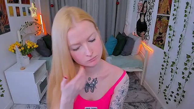 Laly Peach online show from 12.22.24