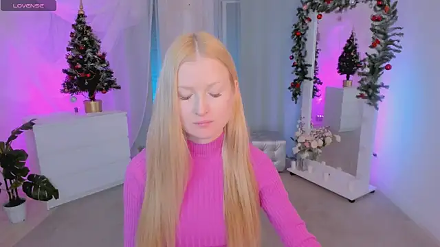 Laly Peach online show from 12.28.24